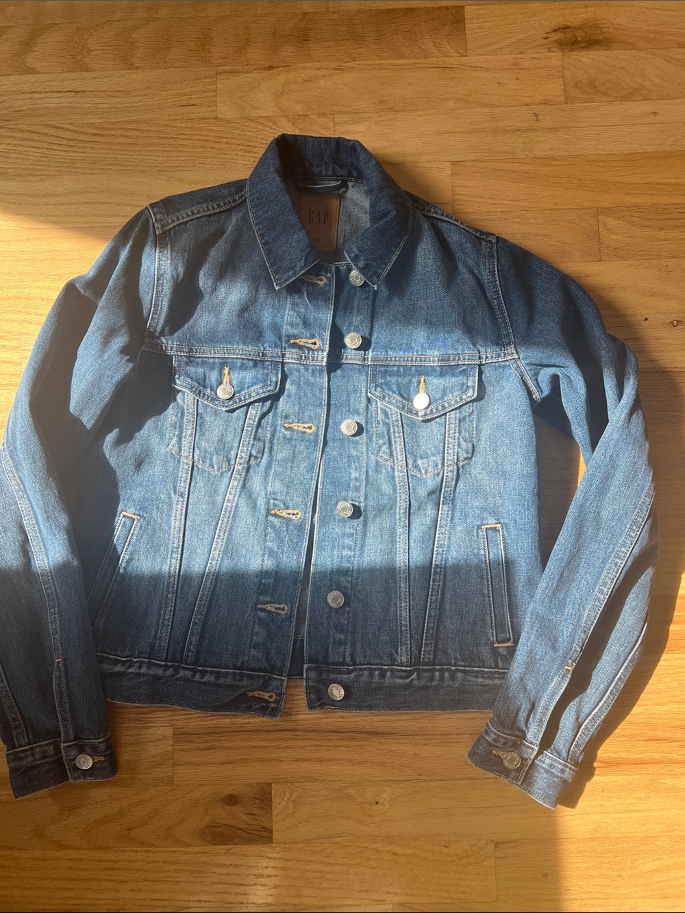 GAP Women’s Classic Blue Denim Jacket